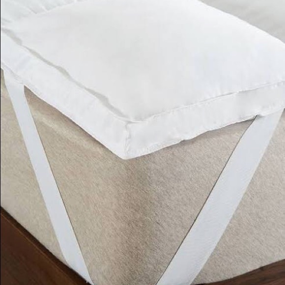 Queen Luxury Down Alternative Mattress Topper - Picture 2 of 5